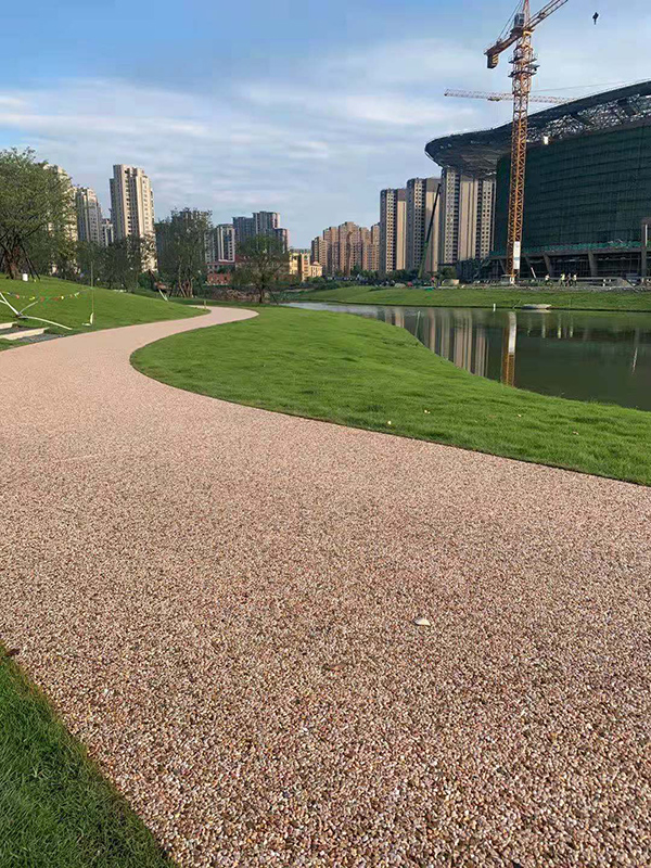 露骨料透水路面