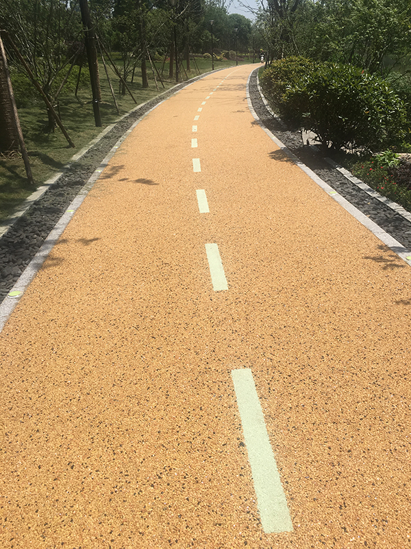 露骨料透水路面