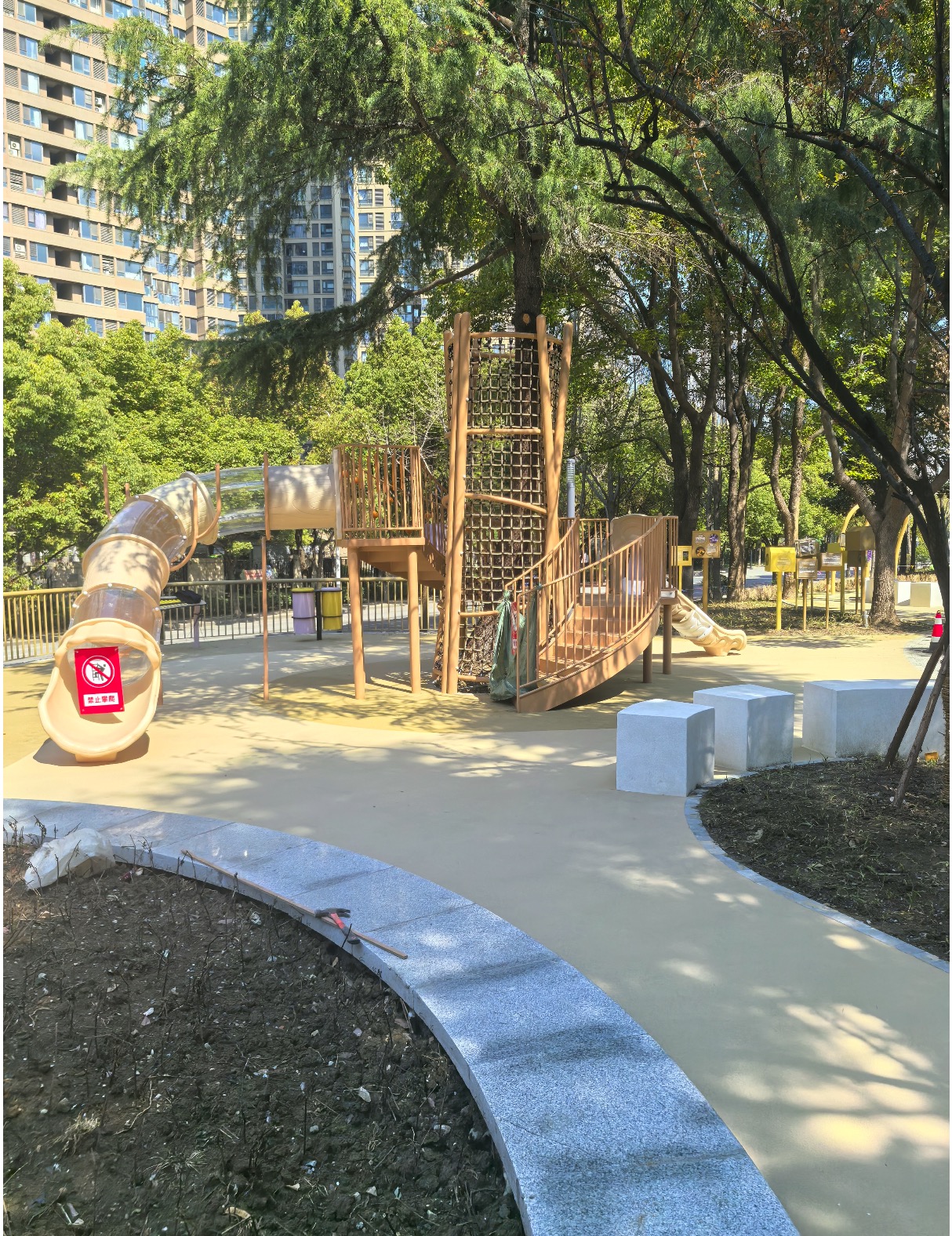 砂基现浇透水路面